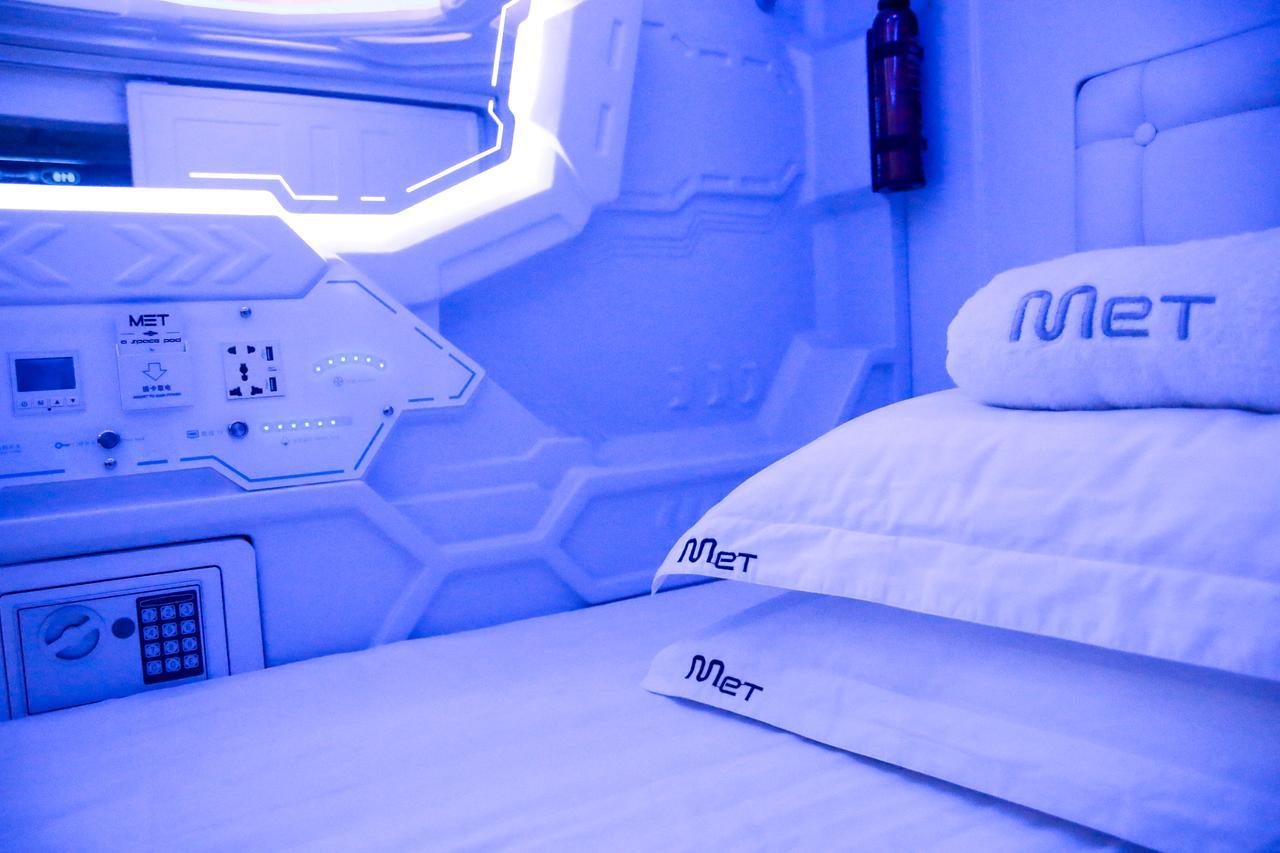 Met A Space Pod @ Chinatown *